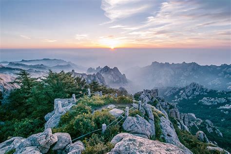 如何坐車去嶗山？嶗山之名，源於其地勢險峻，宛如嶗嶼相連，故名。如何坐車去嶗山？